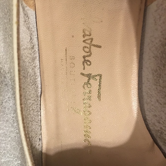 Vintage Salvatore Ferragamo Vara Bow Pumps Size 7 - Picture 4 of 8